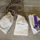 Jak odświeżyć powietrze w aucie naturalnymi środkami?