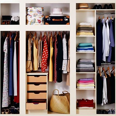 Sprzątanie w szafie z ubraniami – wskazówki i porady
