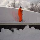 Jak odśnieżyć dom z płaskim dachem?