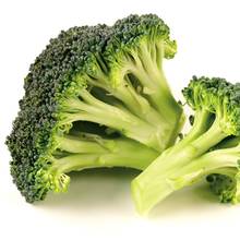 Przepis na prostą sałatkę z brokułami i sosem czosnkowym