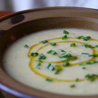 Przepis na zupę porową z serem i grzankami