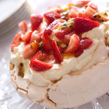 Przepis na bezę z mascarpone i truskawkami