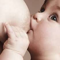 Jak prawidłowo odciągać pokarm z piersi?