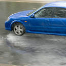 Jak radzić sobie z aquaplaningiem?