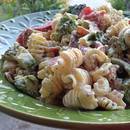 Przepis na sałatkę makaronową z brokułami i szynką