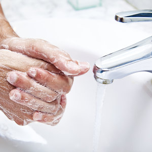 Pamiętaj o myciu rączek dziecka