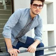 W połączeniu z dżinsowymi spodniami