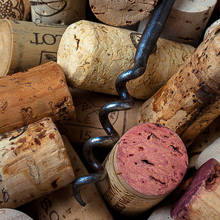 Jak otworzyć wino bez korkociągu?