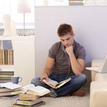 Przypisy w pracy dyplomowej – porady i wskazówki