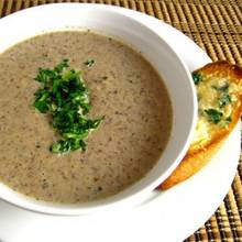 Przepis na zupę pieczarkową z czosnkiem