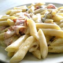 Przepis na śmietanowy makaron z pieczarkami i boczkiem