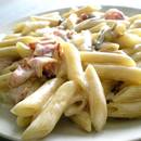 Przepis na śmietanowy makaron z pieczarkami i boczkiem