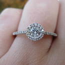 Jaki rozmiar pierścionka zaręczynowego wybrać?