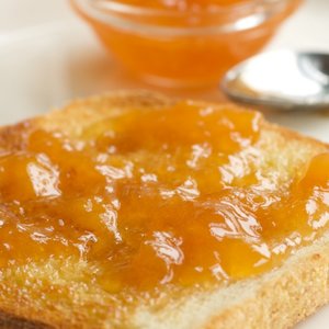 Przekładanie do słoików