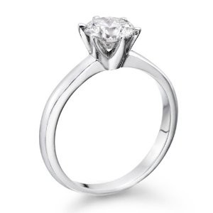 Wybór pierścionka zaręczynowego – wskazówki i rady