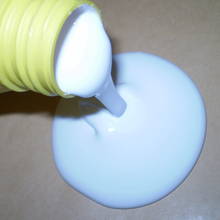 Jak pozbyć się plam z kleju?