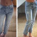 W jaki sposób podrzeć dżinsy, żeby były modne?