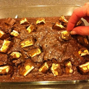 Posypywanie batonikami