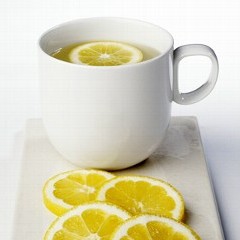 Wypij szklankę wody z cytryną