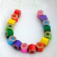 Jak zrobić naszyjnik z kredkowych koralików?