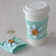 Jak wykonać ocieplacz na kubek ze skarpety?