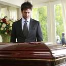 Jak pomóc bliskiej osobie przeżyć żałobę?