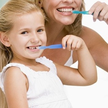 W jaki sposób prawidłowo dbać o zęby?