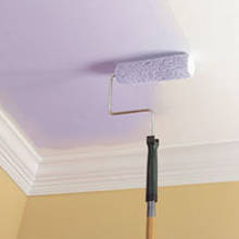 Jak prawidłowo malować sufit?