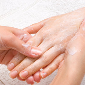 Domowe zabiegi na dłonie