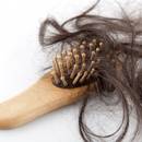 Jak radzić sobie z wypadającymi włosami