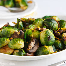 Przepis na brukselkę smażoną z pieczarkami