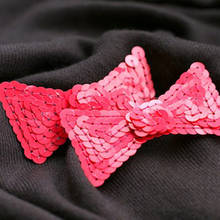 W jaki sposób zrobić kokardki z cekinów?