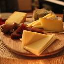 Jak podaje się sery?