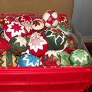 Jak wykonać bombki na choinkę ze wstążki?