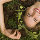 Przydatne ziołowe płukanki do włosów