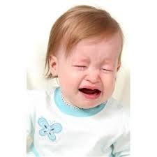 Starsze płaczące niemowlę