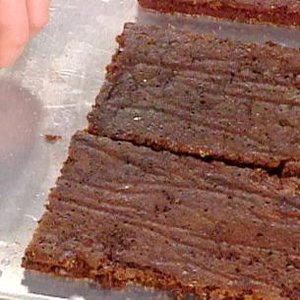 Przygotowanie blatów biszkoptowych