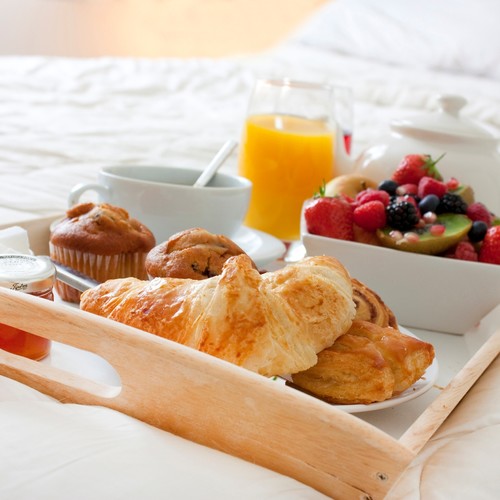 Jak zrobić romantyczne śniadanie walentynkowe?