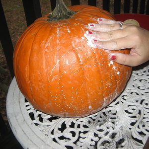 Nacieranie skórki proszkiem do pieczenia