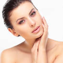 Domowe oczyszczanie twarzy – porady i wskazówki