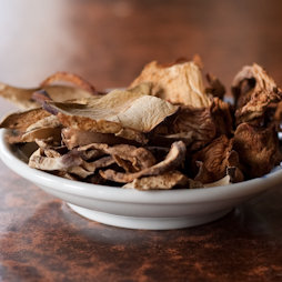 Moczenie i gotowanie grzybów