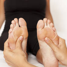 Sposoby na spuchnięte dłonie i stopy