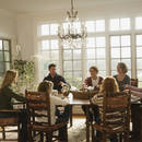 Zasady sadzania gości przy stole