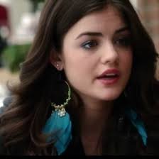 Burza włosów a kolczyki