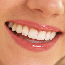 Co powoduje nieprzyjemny zapach z ust?