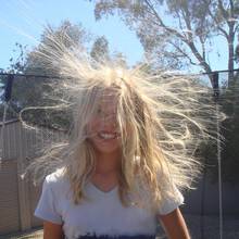 Sposoby na elektryzujące się włosy