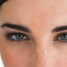 Co można o kimś powiedzieć na podstawie kształtu brwi?