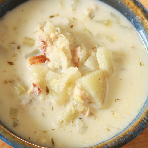 Jak przyrządzić zupę z łososia z ziemniakami?