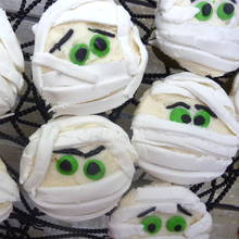 Jak zrobić babeczki przypominające mumie?