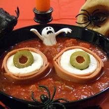 Krwawe oczy na halloweenowy obiad – jak zrobić?